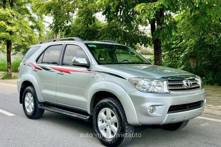 Toyota Fortuner 2011