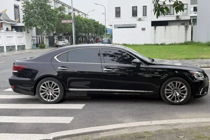 Lexus LS 2014