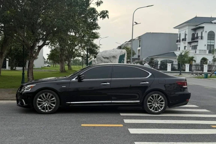 Lexus LS 2014