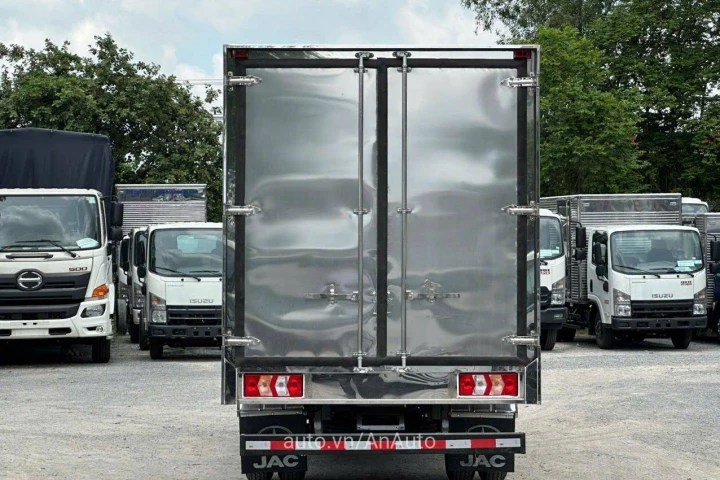 JAC Xe tải thùng 2025