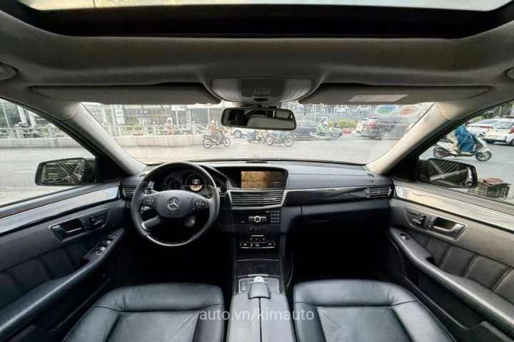 Mercedes-Benz E-Class E300 2012