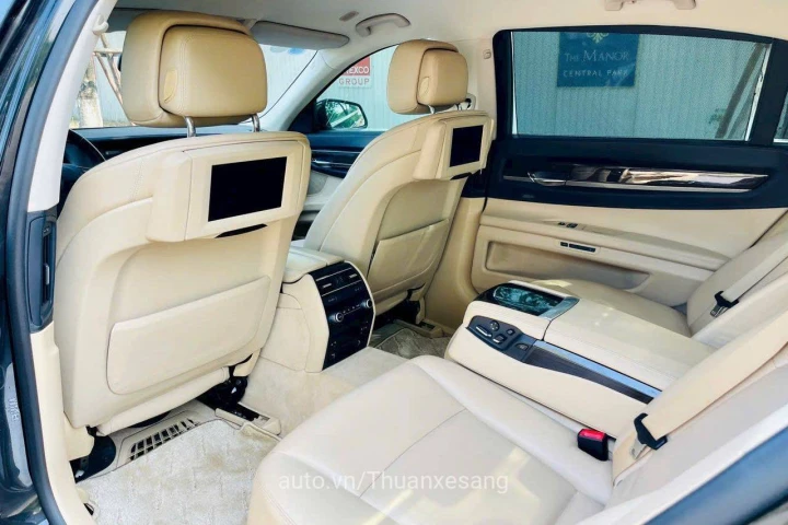 BMW 7 Series 2011