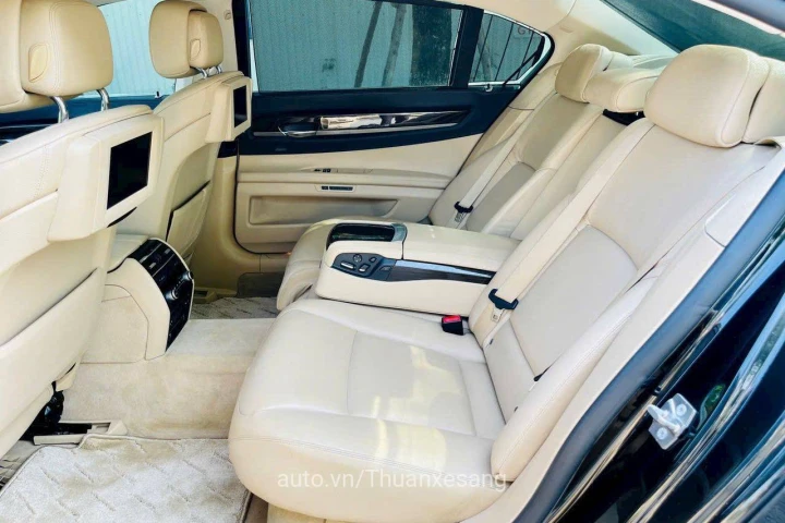 BMW 7 Series 2011