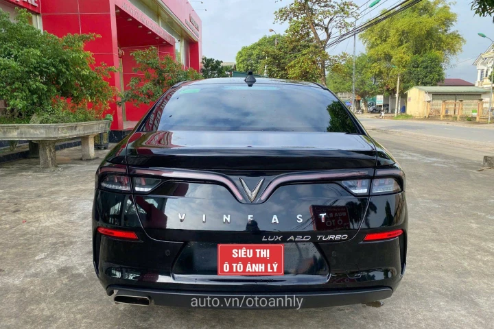 VinFast Lux A2.0 Base 2021