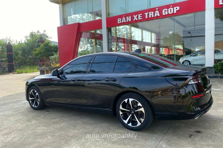 VinFast Lux A2.0 Base 2021