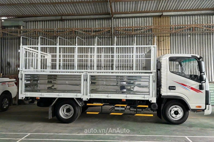 JAC Xe tải thùng 2025