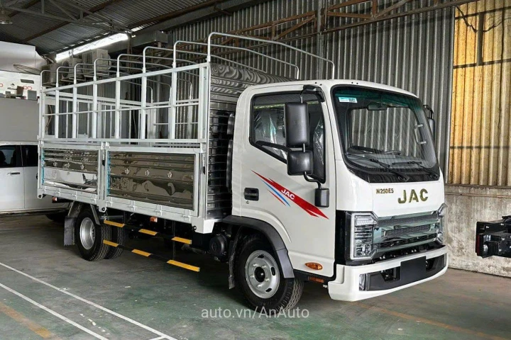 JAC Xe tải thùng 2025
