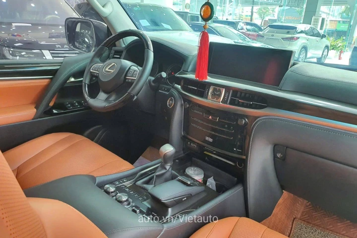 Lexus LX 2016