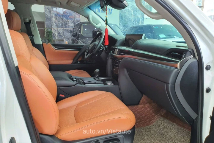 Lexus LX 2016