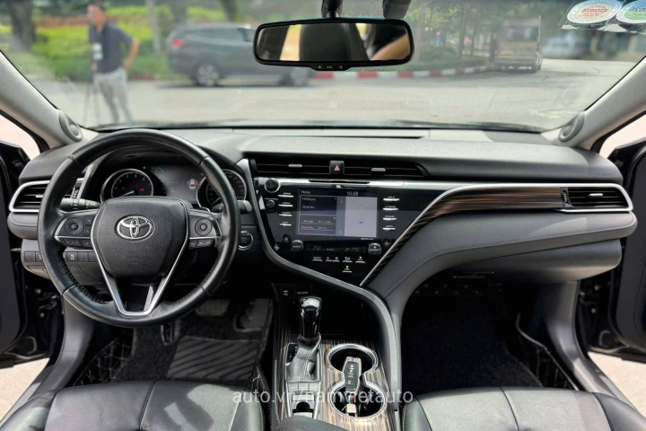 Toyota Camry 2019