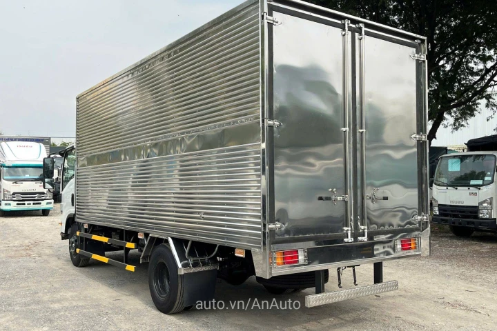 Isuzu Xe tải thùng 2025