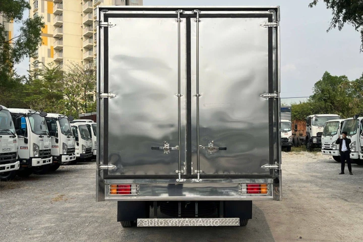 Isuzu Xe tải thùng 2025
