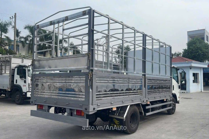 Isuzu Xe tải thùng 2025