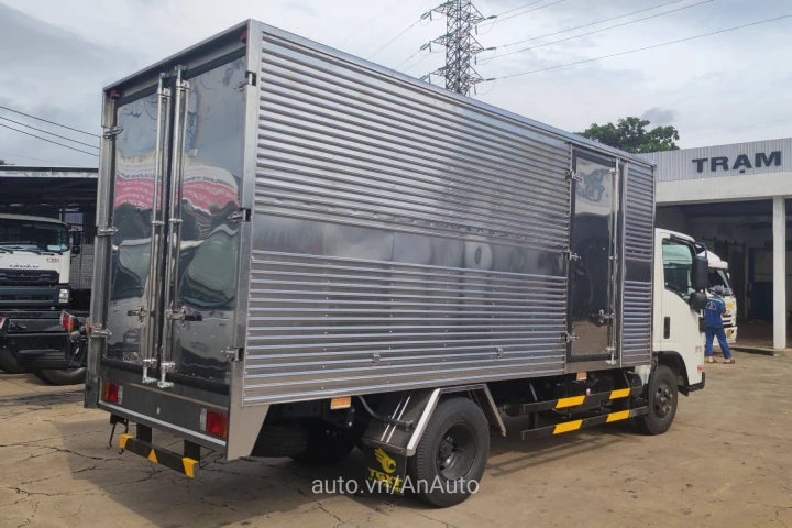 Isuzu Xe tải thùng 2025