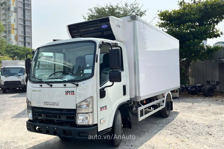 Isuzu Xe tải thùng 2025
