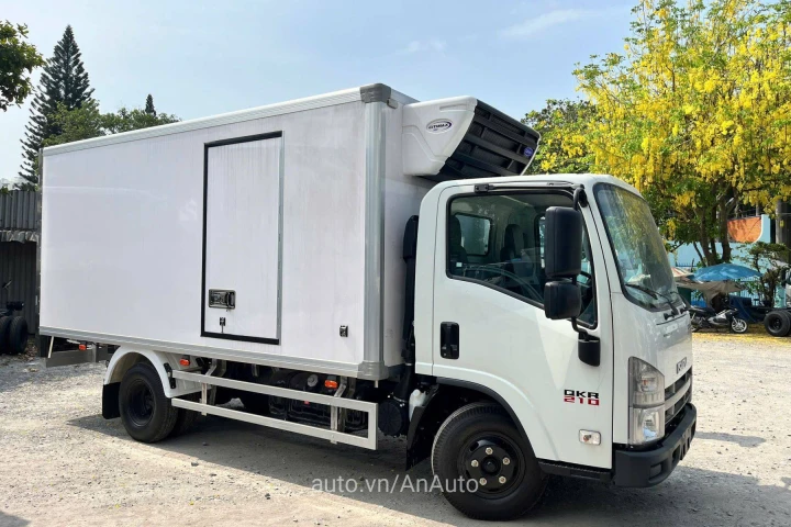 Isuzu Xe tải thùng 2025