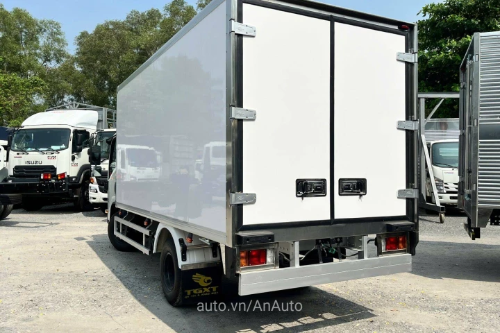 Isuzu Xe tải thùng 2025