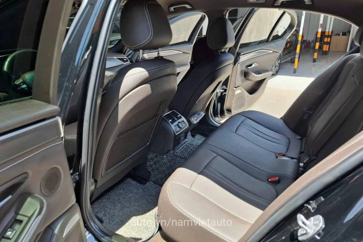 VinFast Lux A2.0 2022