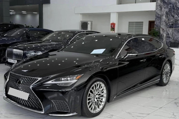 Lexus LS 2025