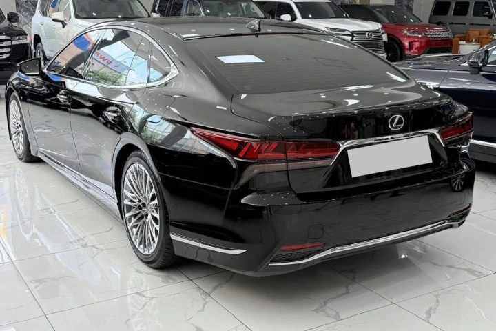 Lexus LS 2025