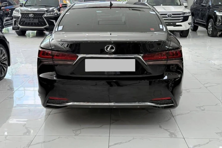 Lexus LS 2025