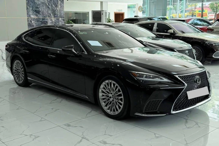 Lexus LS 2025