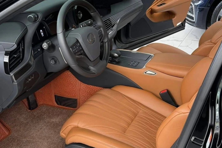 Lexus LS 2025