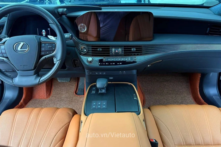 Lexus LS 2025