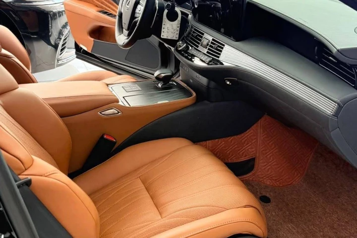 Lexus LS 2025