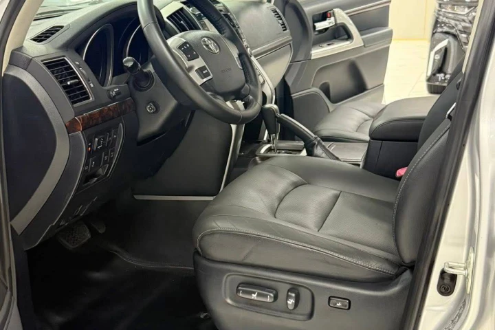 Toyota Land Cruiser 2015