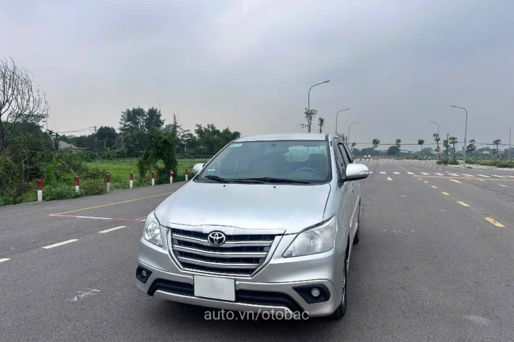 Toyota Innova 2015