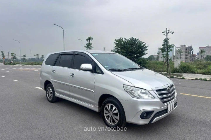 Toyota Innova 2015