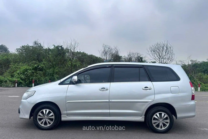 Toyota Innova 2015