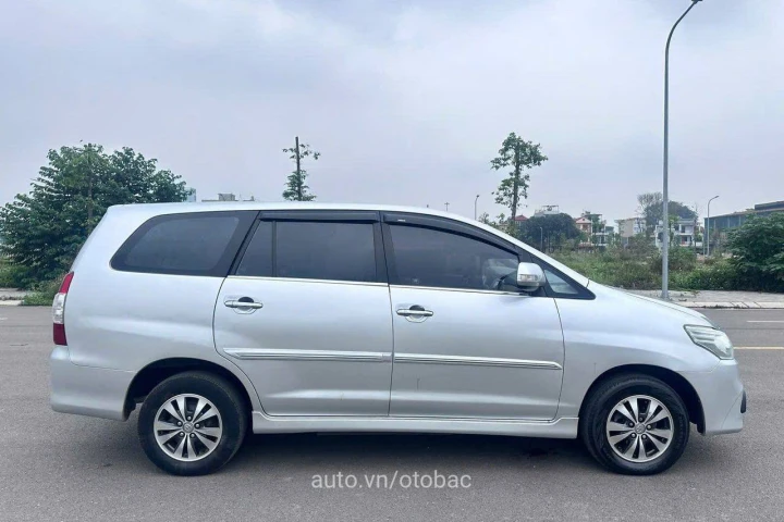 Toyota Innova 2015