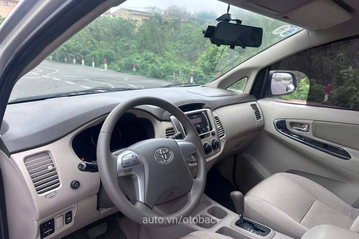 Toyota Innova 2015