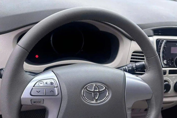 Toyota Innova 2015