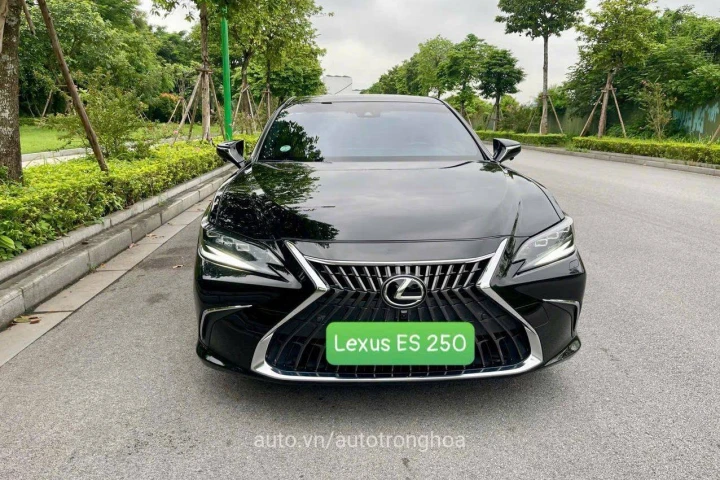 Lexus ES 2022