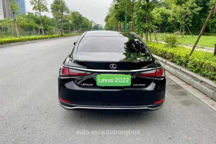 Lexus ES 2022