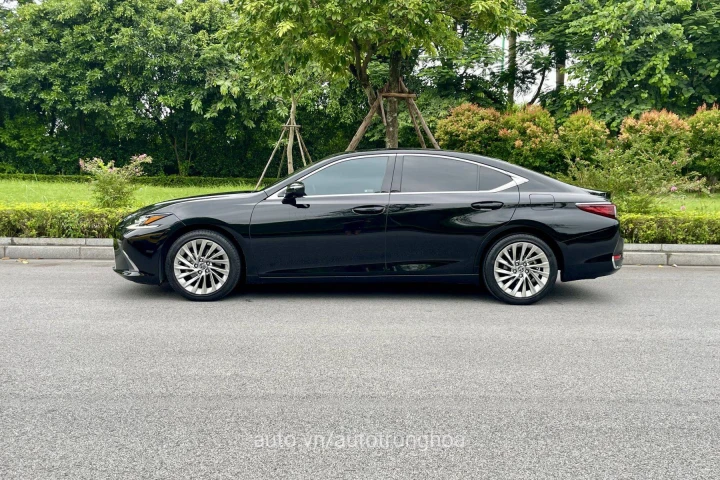 Lexus ES 2022