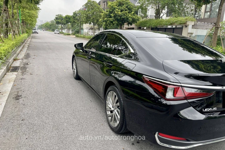 Lexus ES 2022