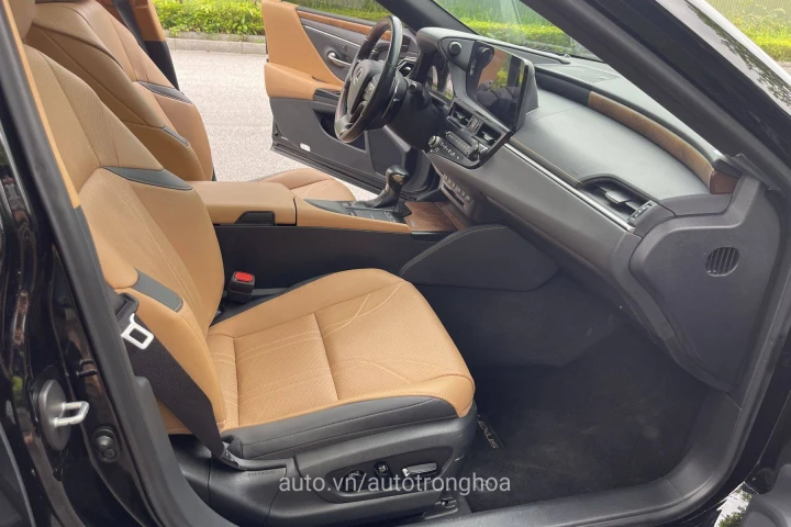 Lexus ES 2022