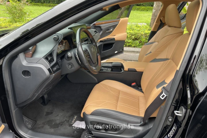 Lexus ES 2022