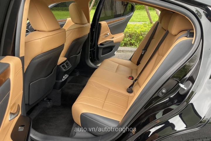 Lexus ES 2022