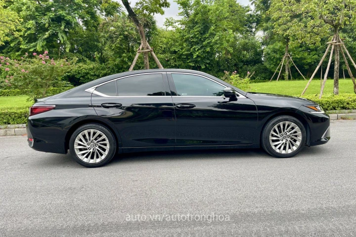 Lexus ES 2022