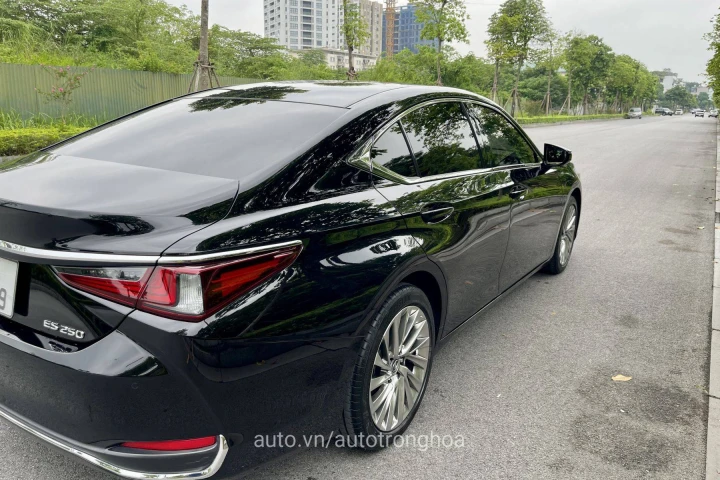Lexus ES 2022