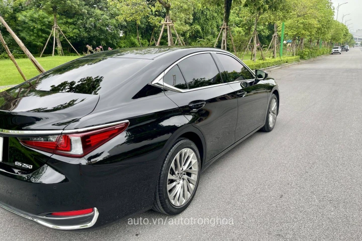 Lexus ES 2022