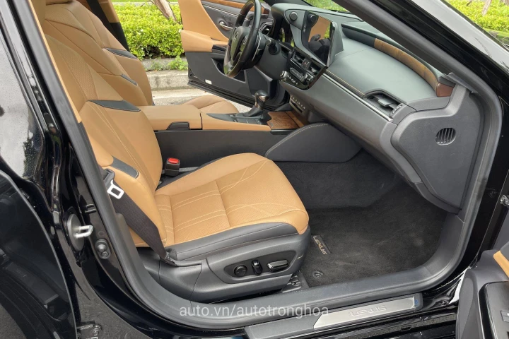 Lexus ES 2022