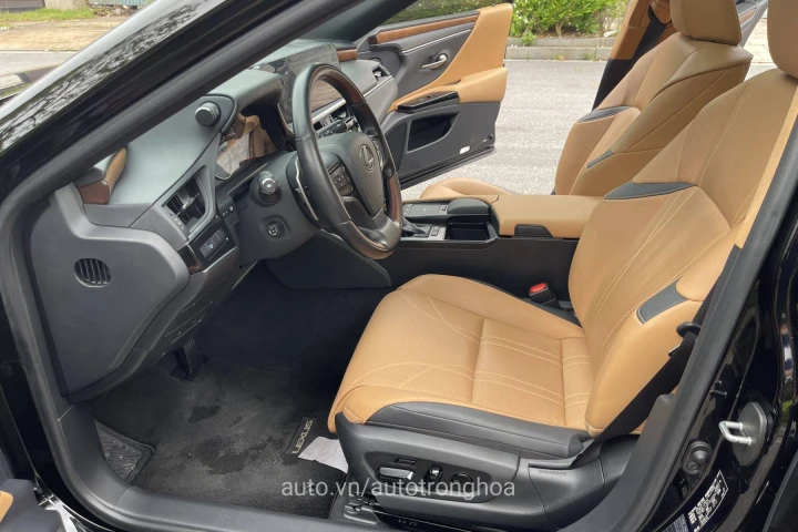Lexus ES 2022