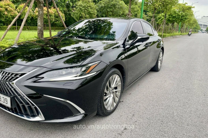 Lexus ES 2022
