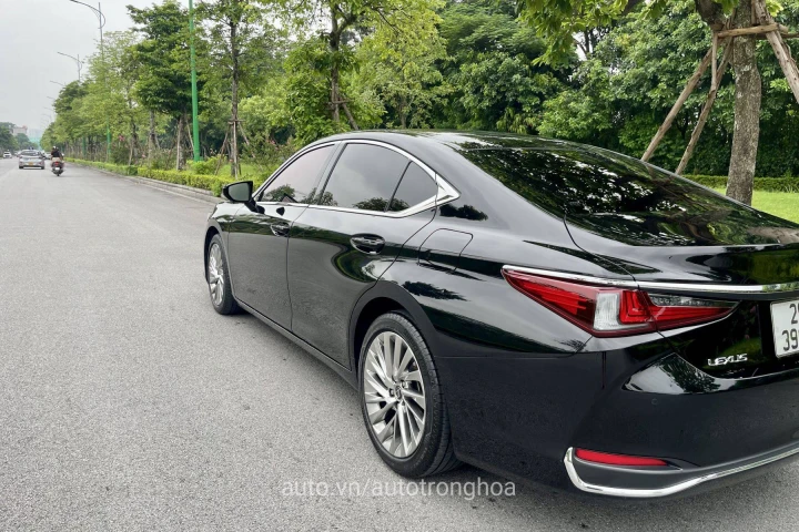 Lexus ES 2022